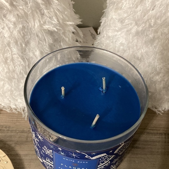 NEW White Barn BATH AND BODY WORKS FLANNEL 3 WICK CANDLE WITH ESSENTIAL OILS - Picture 3 of 7